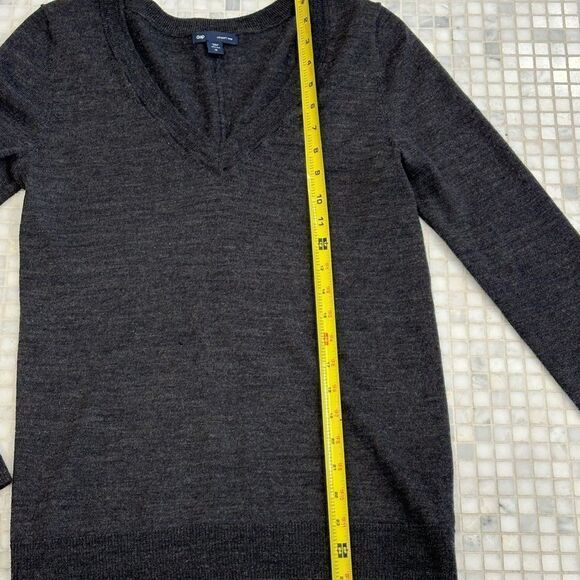 Gap Women’s Wool Dark Gray Fitted Long Sleeve V Neck Sweater - Picture 7 of 12